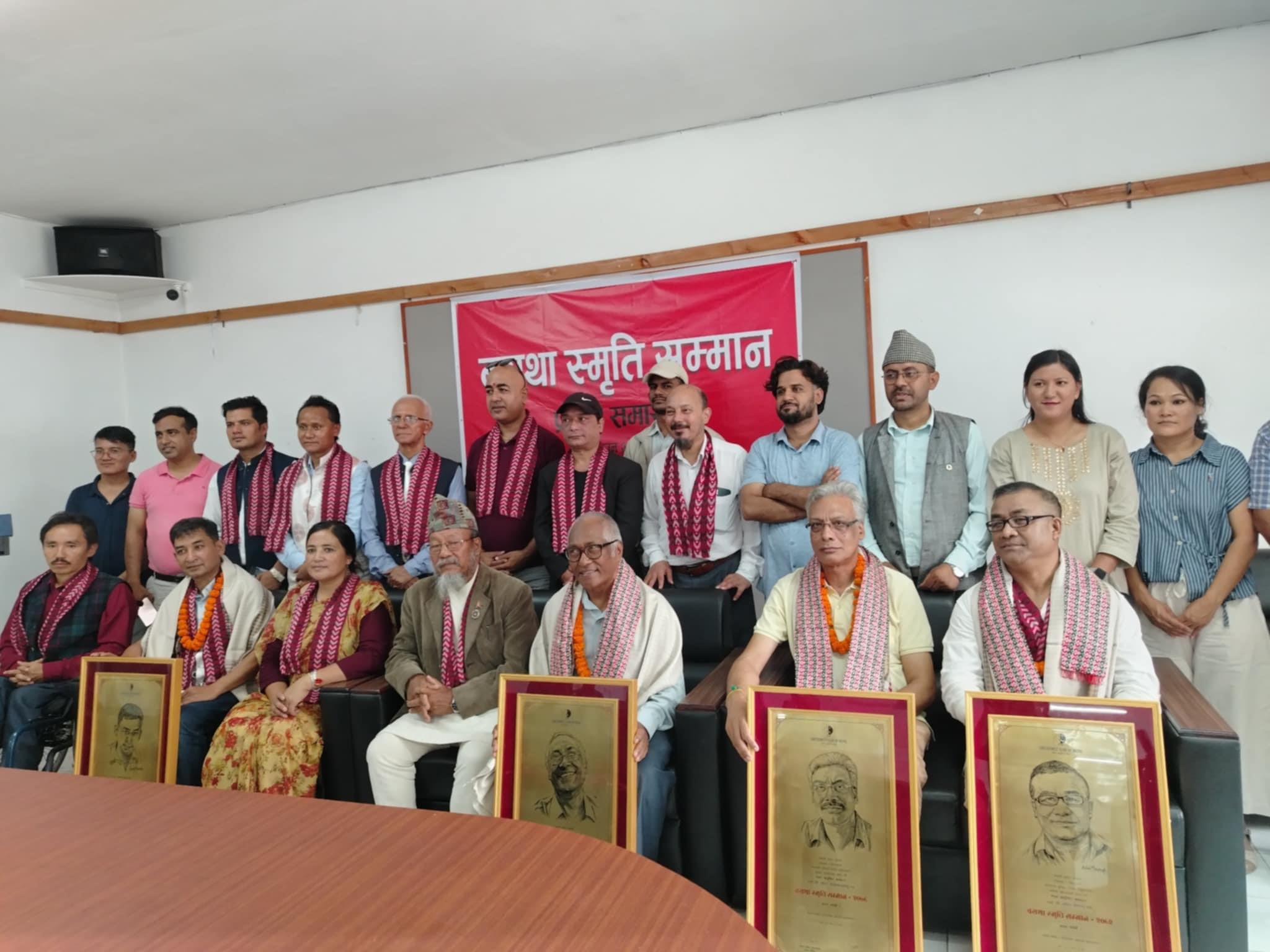 वरिष्ट कार्टुनिष्टहरू ‘बराथा स्मृति सम्मान’बाट सम्मानित