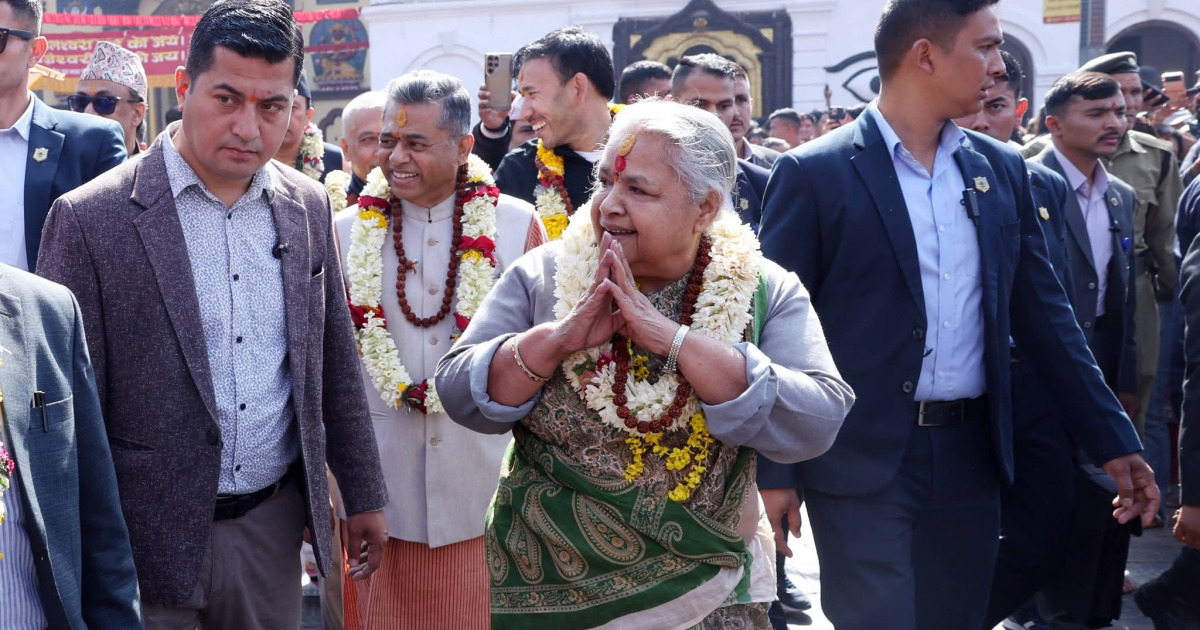 प्रधानमन्त्री कार्कीद्वारा पशुपतिनाथको दर्शन